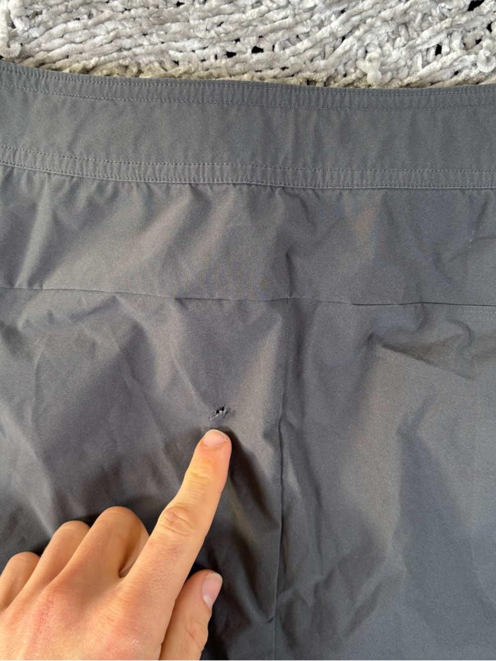 On Running Performance Hybrid Shorts Mens Large Black Activewear FLAWS - Picture 8 of 11